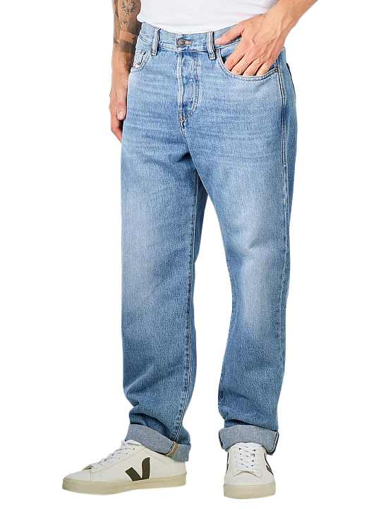 Diesel 2020 D-Viker Jeans Straight Fit Herren Jeans