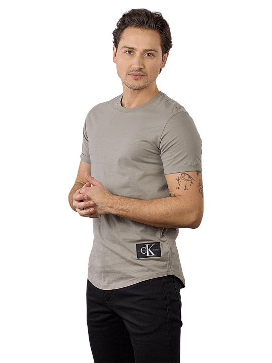 Calvin Klein Badge T-Shirt Turn Up Sleeve Herren T-Shirt